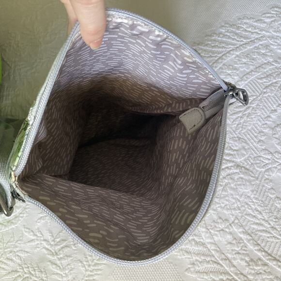 NWT sakroots Artist Circle Foldover Crossbody Bag Bumble Bee Charm In Bloom Gray - Picture 12 of 12